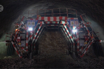 Mesin bor raksasa siap lubangi terowongan terpanjang di Xinjiang