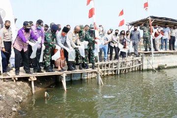 Polres Tangerang Kota jaga ketahanan pangan dengan menebar benih ikan