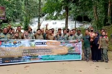 BKSDA Sultra kumpulkan 100 kg sampah plastik di Air Terjun Moramo