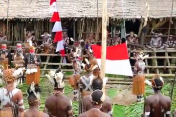 Menyaksikan upacara HUT RI unik di Kabupaten Asmat