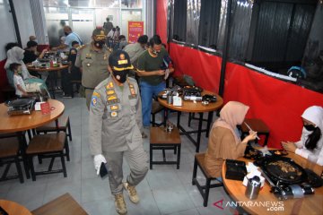 Sidak pembatasan jam operasional restoran di Bogor