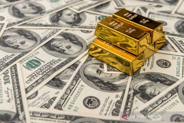 Emas stabil, kenaikan tertahan pelemahan dolar dan data manufaktur AS