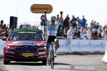 Lutsenko menangi etape di Tour de France untuk pertama kalinya