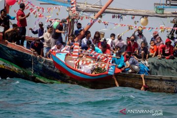 Tradisi sedekah laut di Batang