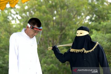 Terpidana zina dihukum 100 kali cambuk