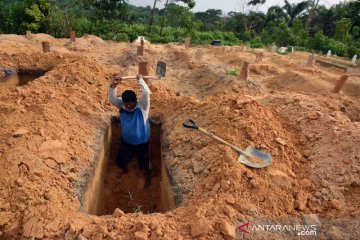 Penggali kubur di pemakaman khusus COVID-19 belum terima insentif