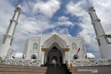 Masjid Al Hakim di Pantai Padang