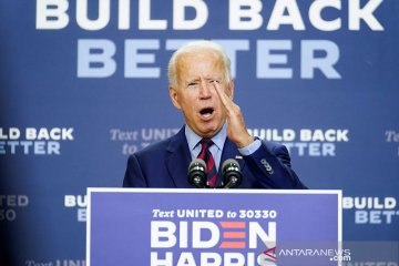 Biden tolak klaim Trump bahwa vaksin COVID-19 segera tersedia