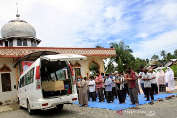 Pemakaman jenazah pasien COVID-19 di Aceh