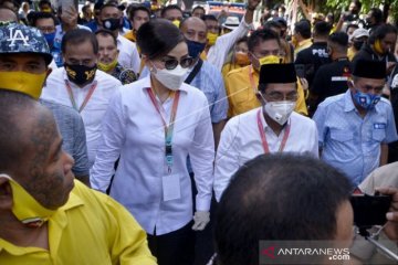 Foto - Christiany Paruntu-Sehan Landjar daftar bakal Cagub-Cawagub Sulut