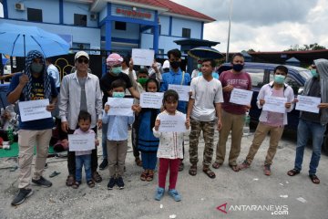 Imigran berunjuk rasa di Rudenim Pekanbaru