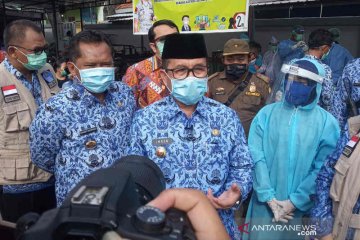 Sebaran COVID-19 di Cirebon tak akan ditutup-tutupi, sebut bupati