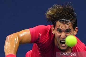 Aksi Dominic Thiem di perempat final US Open