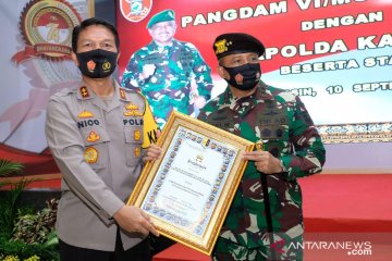 Pangdam VI/Mulawarman terima baret Komandan Kehormatan Harkamtibmas