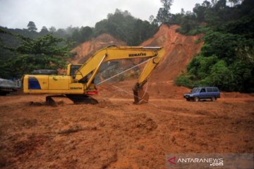 LONGSOR JALAN PADANG BENGKULU