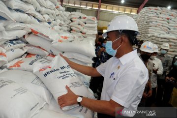 Menko PMK tinjau gudang beras Bulog di Medan