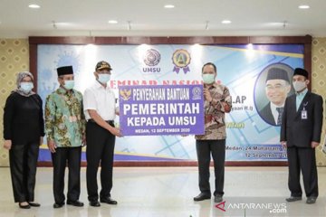 Menteri PMK serahkan berbagai bantuan di Medan
