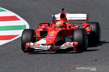 Mick Schumacher kendarai Ferrari F2004 ayahnya sebelum balapan F1