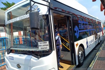 Ganjar dorong penggunaan bus listrik untuk transportasi umum
