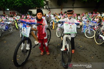 Bantuan sepeda untuk anak yatim