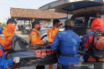 Jasad nelayan Sukabumi ditemukan tim SAR di Pantai Apra Cianjur-Jabar