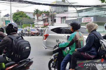 PSBB total, Dishub DKI ancam sanksi ojek mangkal dan berkerumun