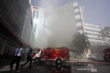 Kebakaran di gedung oncology center RSUD dr Soetomo