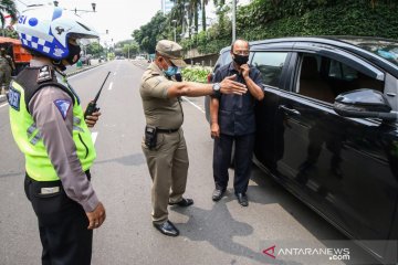 PSBB total Jakarta, Satpol PP dan polisi razia penggunaan masker