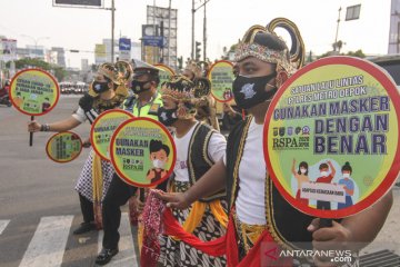 Cara unik Polres Depok sosialisasi penggunaan masker