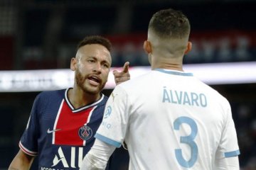 Marseille tuding Neymar hina pemain Jepang Hiroki Sakai