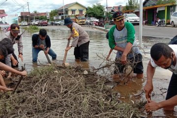 Banjir besar, Bupati Kapuas Hulu imbau warga utamakan keselamatan