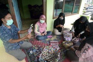 Pelatihan pengolahan sampah plastik