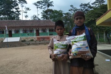 ACT Madiun salurkan bantuan pangan ke pondok pesantren