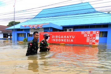 Peduli korban banjir, Polres Kapuas Hulu bagikan sembako