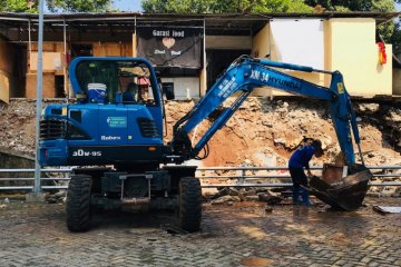 Longsor turap Jagakarsa dipicu saluran cuci piring warung