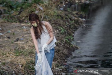 Hukuman Membersihkan Sungai Pelanggar Protokol Kesehatan