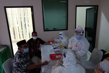 Ketua DPRD Banten Andra Soni ajak masyarakat lebih disiplin protokol kesehatan
