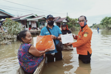 Gandeng TRC-Pramuka, BNI Putussibau salurkan bantuan korban banjir