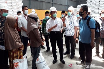 Di Kediri, Menko PMK pantau persiapan distribusi bantuan beras warga