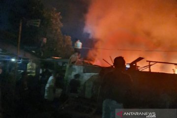 Lupa matikan kompor, rumah warga Cipayung terbakar