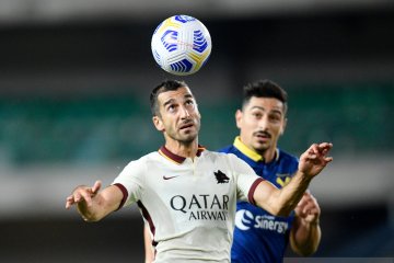 Skor kacamata menjadi hasil pertandingan Verona kontra Roma