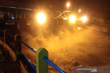 Muka air Bendung Katulampa mencapai 250 cm atau status Siaga 1