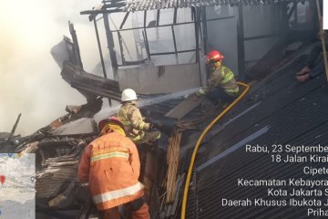 17 unit pemadam dikerahkan padamkan kebakaran di Cipete Utara