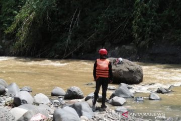 Pencarian korban terseret arus banjir bandang di Sukabumi ditunda