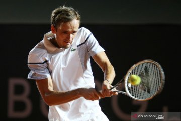 Medvedev atur pertemuan dengan Raonic di semifinal Paris Masters