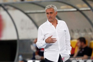 Chelsea di bawah tekanan untuk raih gelar, kata bos Tottenham Mourinho