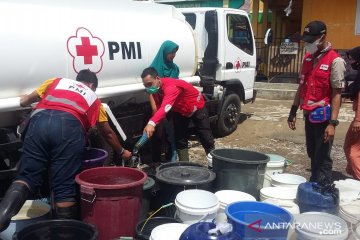 PMI pasok ribuan liter air bersih untuk korban banjir bandang Sukabumi