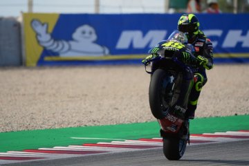 Rossi resmi satu tahun lagi di MotoGP