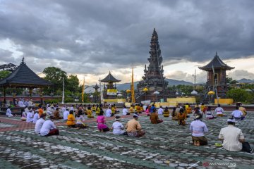 Sembahyang Hari Raya Kuningan