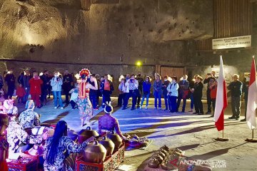 Gamelan & tari Indonesia tutup pameran foto di tambang garam Polandia